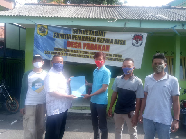 Ketua Panitia Pilkades Parakan Terima Berkas Persyaratan Bakal Calon Kades Parakan